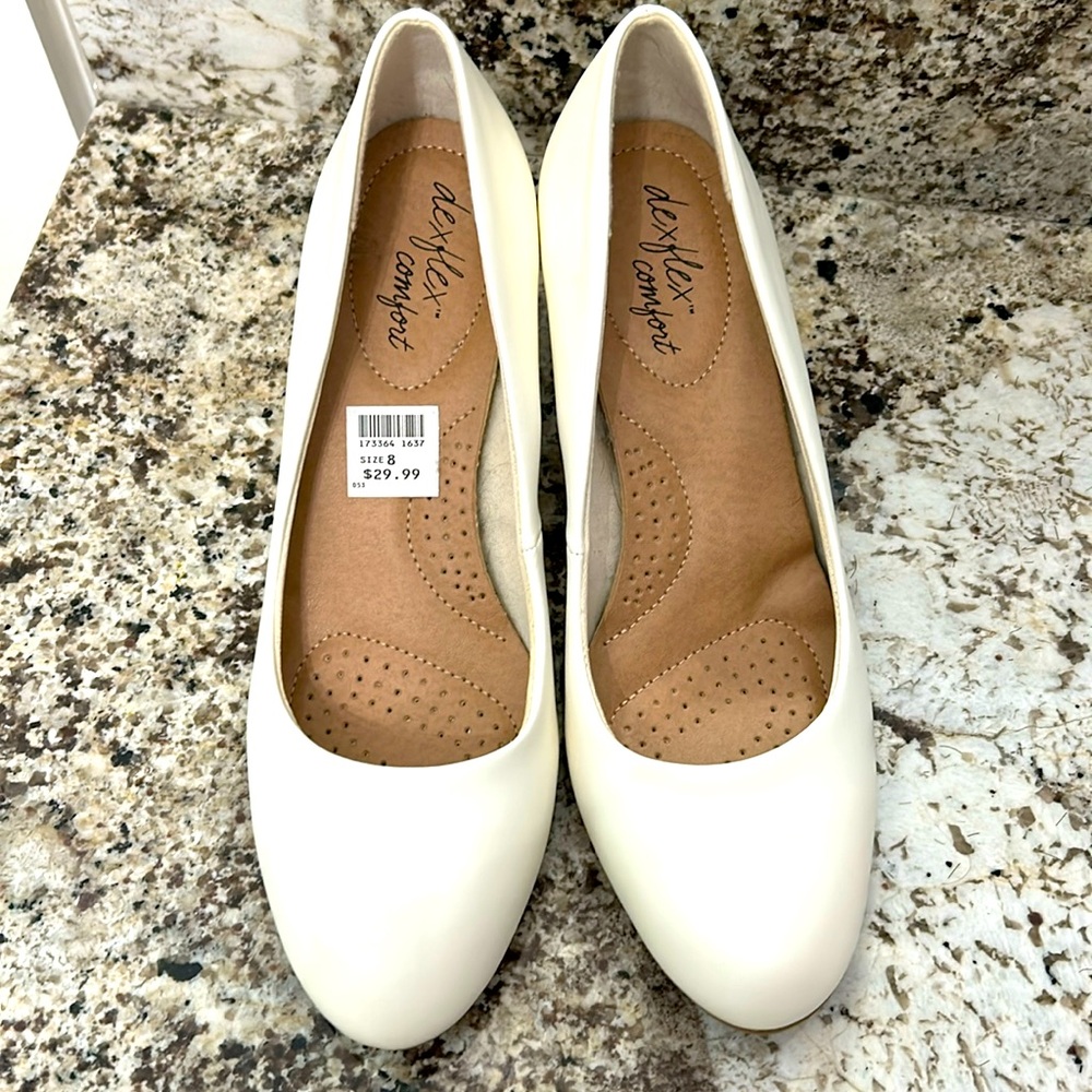Women’s white 2.5” heels
